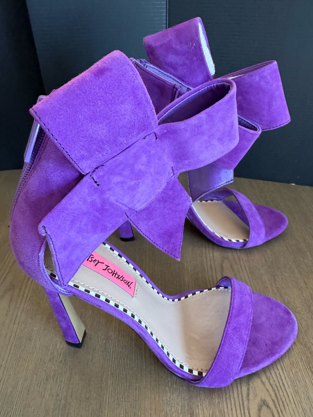 Betsey Johnson Purple Suede Friskyy Stiletto Dress Sandals BIG Bow Open Toe 7.5 - Picture 5 of 13